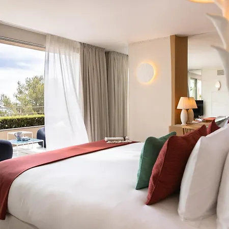 Hotel La Reserve - Hotel, And