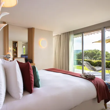 Hotel La Reserve - Hotel, And